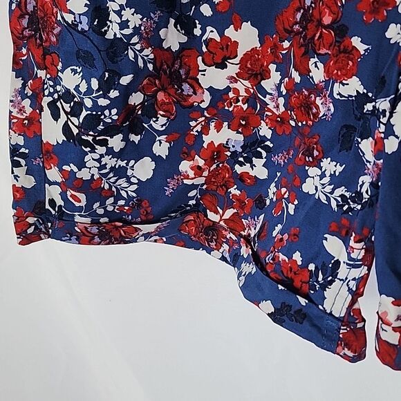 NWT Red White & Blue Floral Cuffed Shorts Size 16 Harborside Overcast Floral - Picture 3 of 9